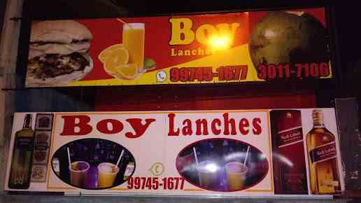 Boy Lanches